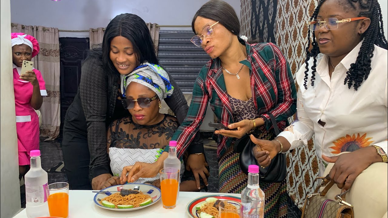 ЗЛЫЕ УЧЕНЫЕ ОТРАВИЛИ БОССА ВКУСНОЙ ЕДОЙ, А СКРЫТАЯ КАМЕРА СДЕЛАЛА НЕОЖИДАННОЕ