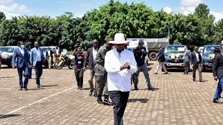 Museveni Receives 45 Free Brand New cars from the people of Uganda on his latest public appearance..