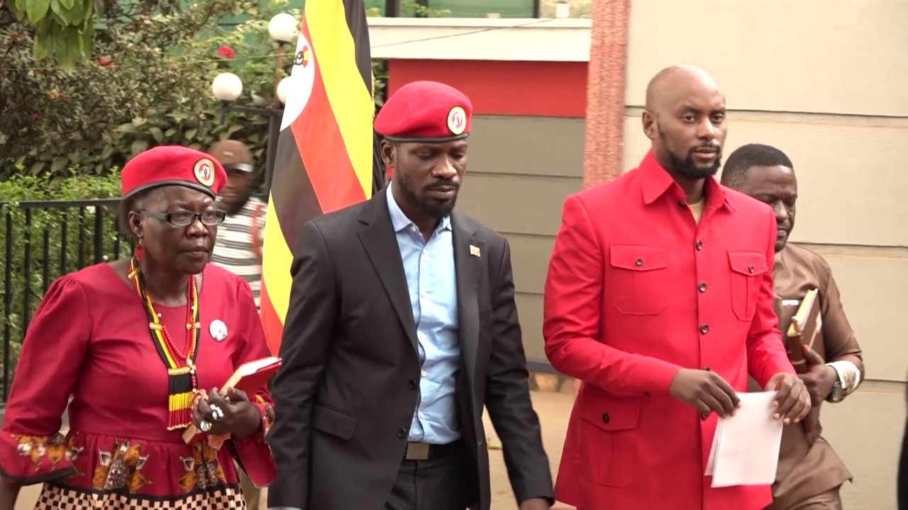 Agabuutikidde Akulira ekibiina kya NUP atabukidde Banabyabufuzi abasusse okubokonjera okunywa enjaga