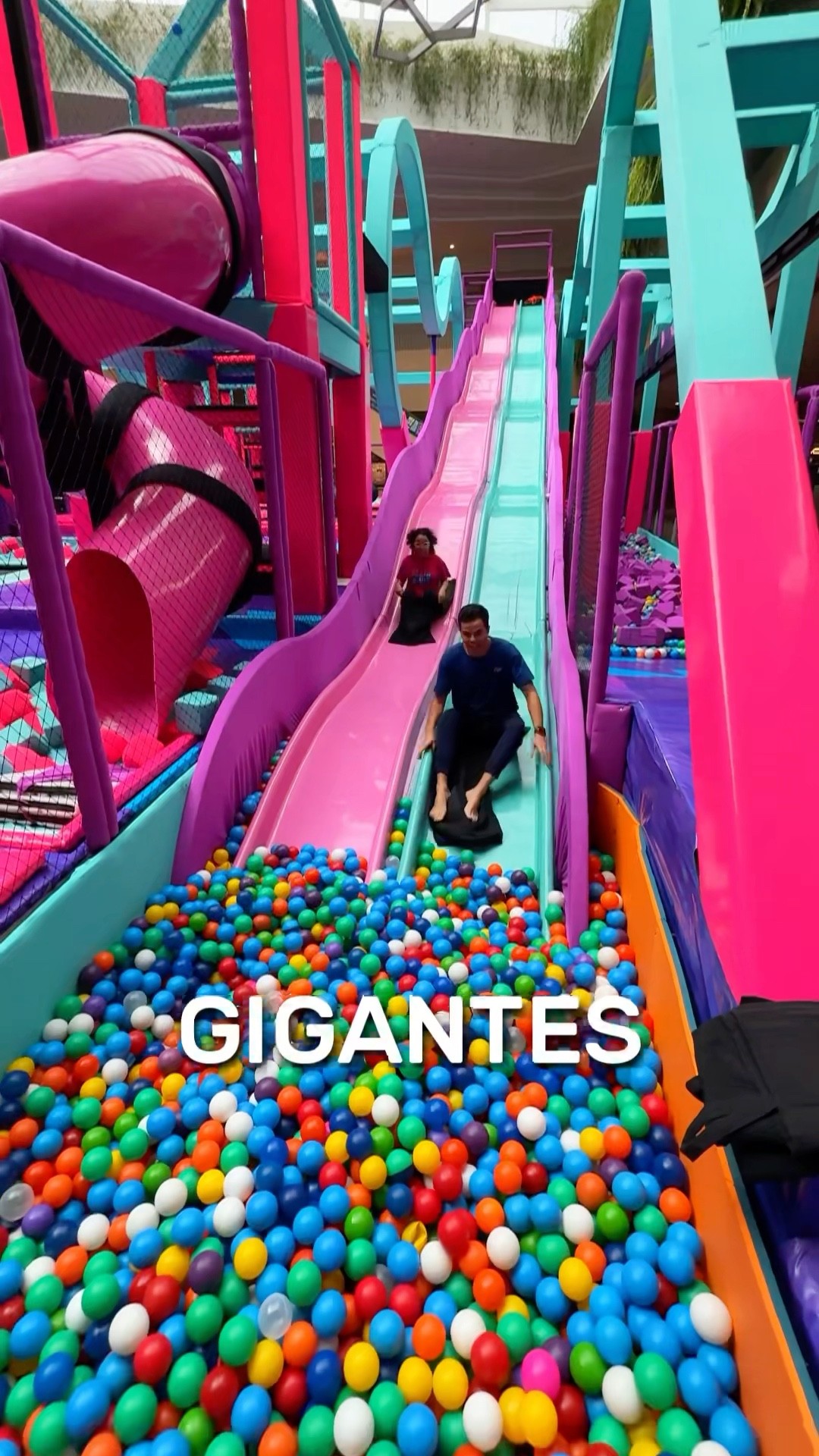 COISAS INCRÍVEIS DO PARQUE RAFA E LUIZ! #shorts