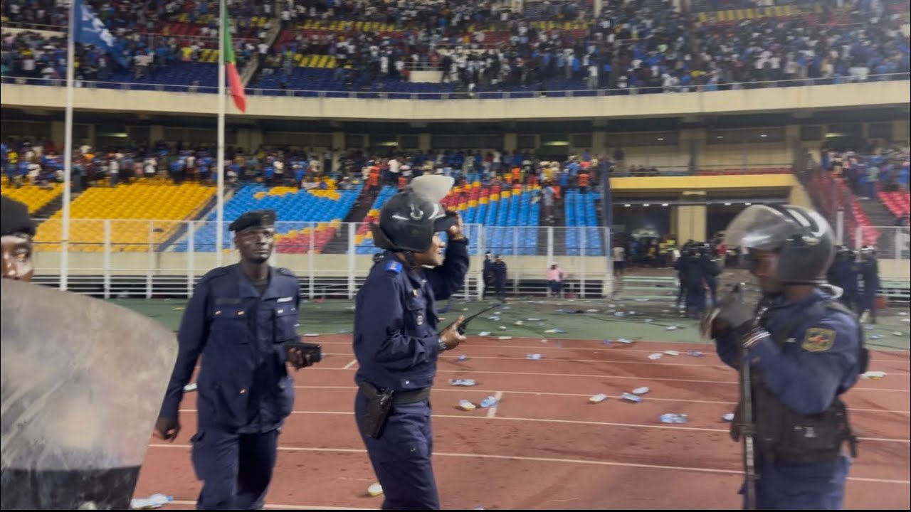 🚨Après la défaite des Léopards, Kinshasa s’enflamme Mbemba échoue à calmer les foules incontrôlables