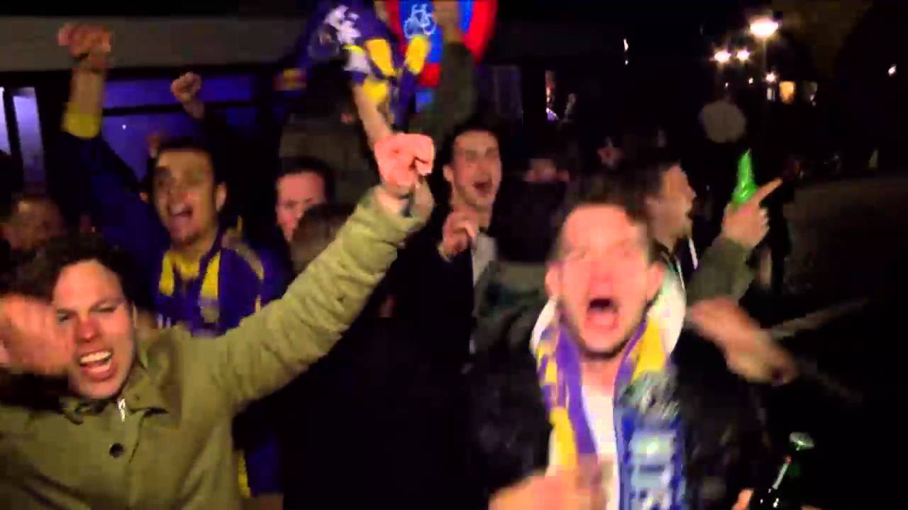 Feestbus van VVSB na de bekerstunt tegen FC Den Bosch