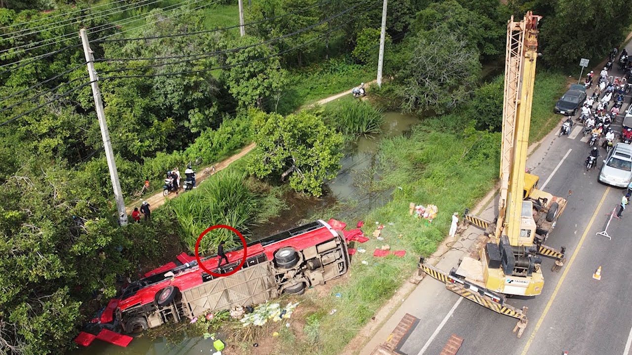 Unbelievable! Huge TRUCK lost control along the road - YouTube