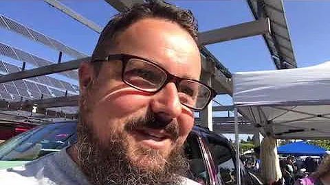 Live Locker Nuts flea market selling!