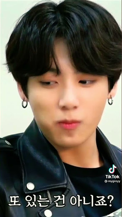 Momen Lucu saat Jungkook Membawa wortel Untuk ia makan 🐰🐰bunnie