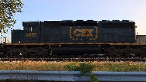 CSX SpongeBob SquareCab SD40-3 & DC GEVO make their way west @ Livonia w/ CSX Manifest Train Q507