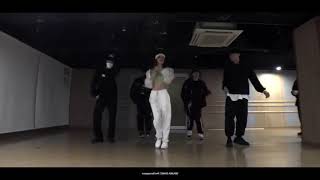 Yooa Oh My Girl - Traffic O. T Genasis Cover Mirrored