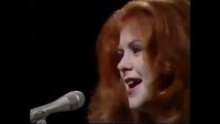 Kirsty MacColl "There's a Guy works down the Chip Shop swears he's Elvis" 6 55 special chords