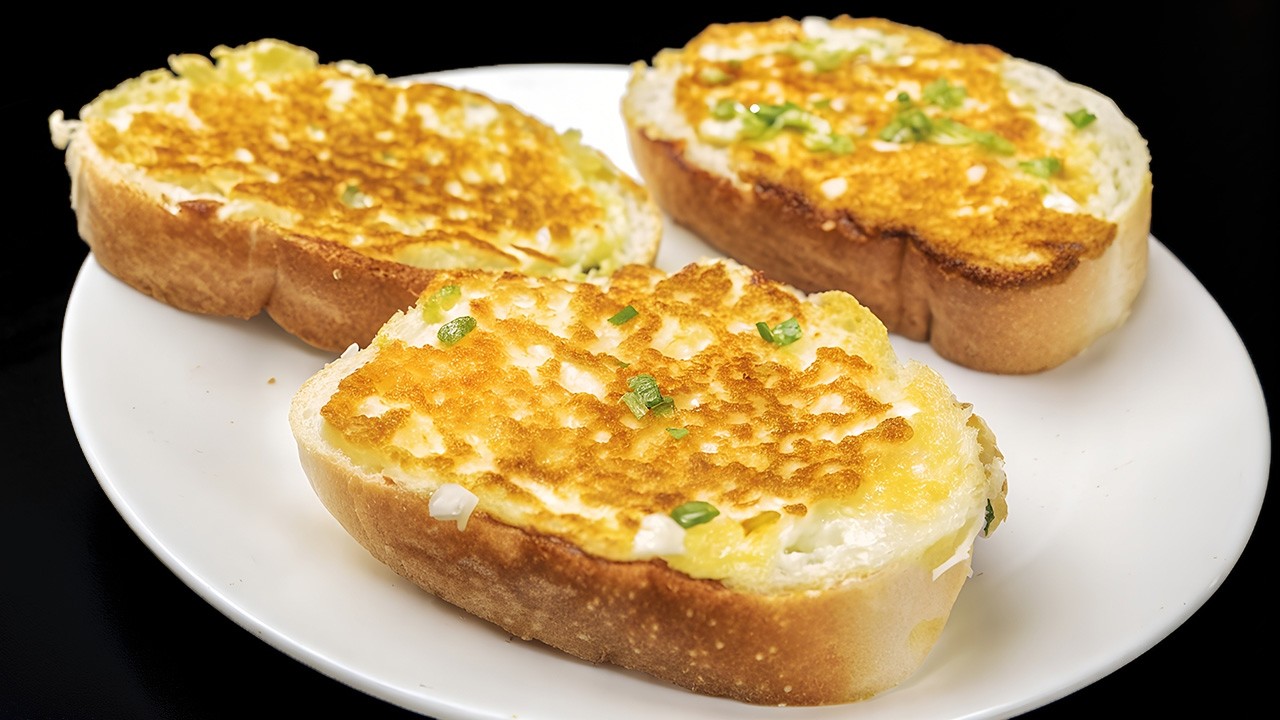 Завтрак из детства – хлеб с яйцом, прямо из духовки всего за 5 минут!