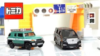 トミカ 11月の新車2台 トヨタ アルファード（初回特別仕様）&FJクルーザーパトロールカー