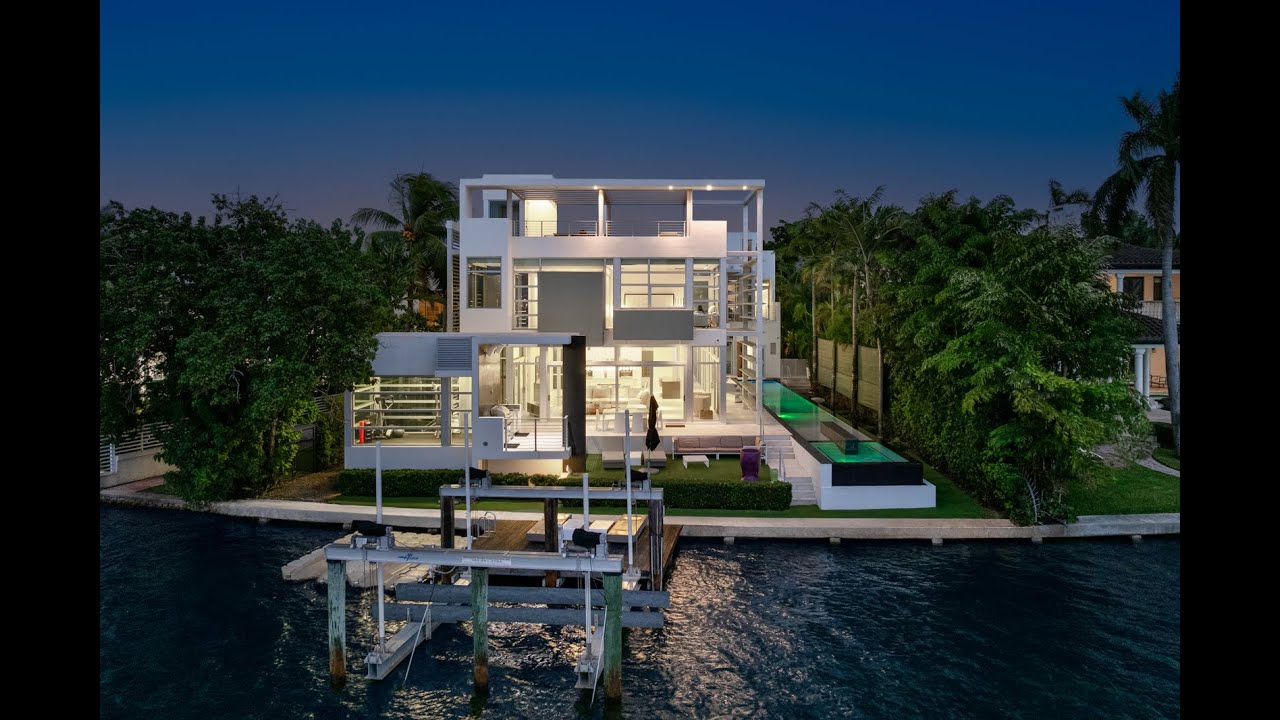 Spectacular Hibiscus Island Waterfront Estate for Sale | 440 S