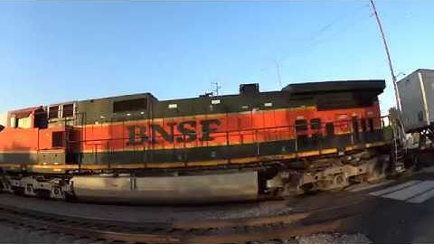 BNSF Dash 9 leads Intermodal+Nice Loud Horn ft H1 Dash 9