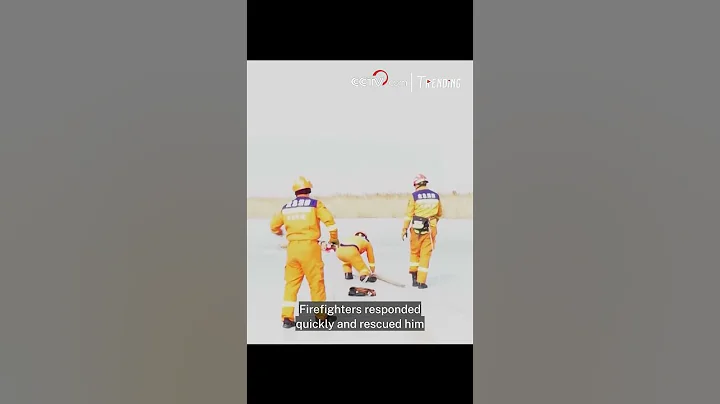 Firefighters rescue man who accidentally falls into ice hole in N China - DayDayNews