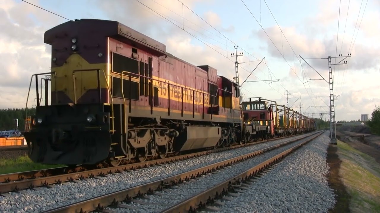 Тепловоз Ц36-7и-1517 и электропоезд ЭР2-1293 / GE C36-7i-1517 and ER2.1293 EMU