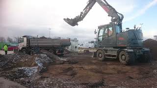 Liebherr 916 Compact Loading Asphalt