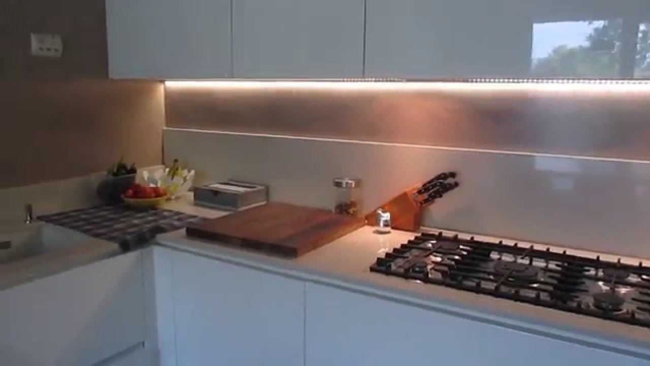 Rivestimento cucina senza senza piastrelle ti mostro la novità youtube Come piastrellare una parete