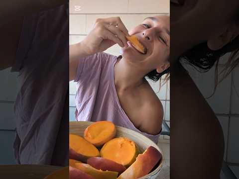 3.5 years Fruitarian yoga teacher what I eat in a day