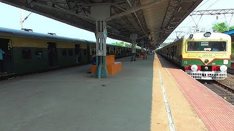 UP and DOWN EMU Train crossing at same time a Chuchura station || EASTERN RAILWAY