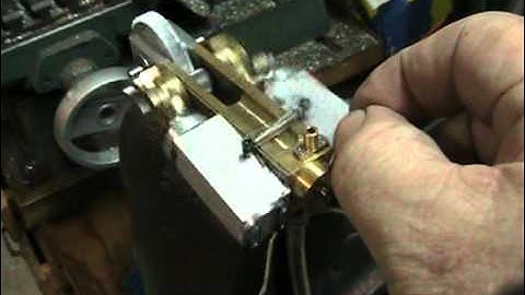 Twin Cylinder Double Acting Steam Engine.mpg