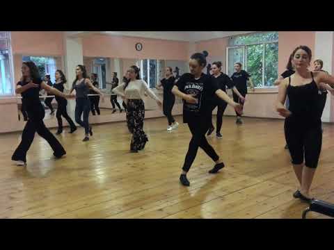 ანსამბლ დაისის ქორეოგრაფი და მოყვარულთა ჯგუფი.