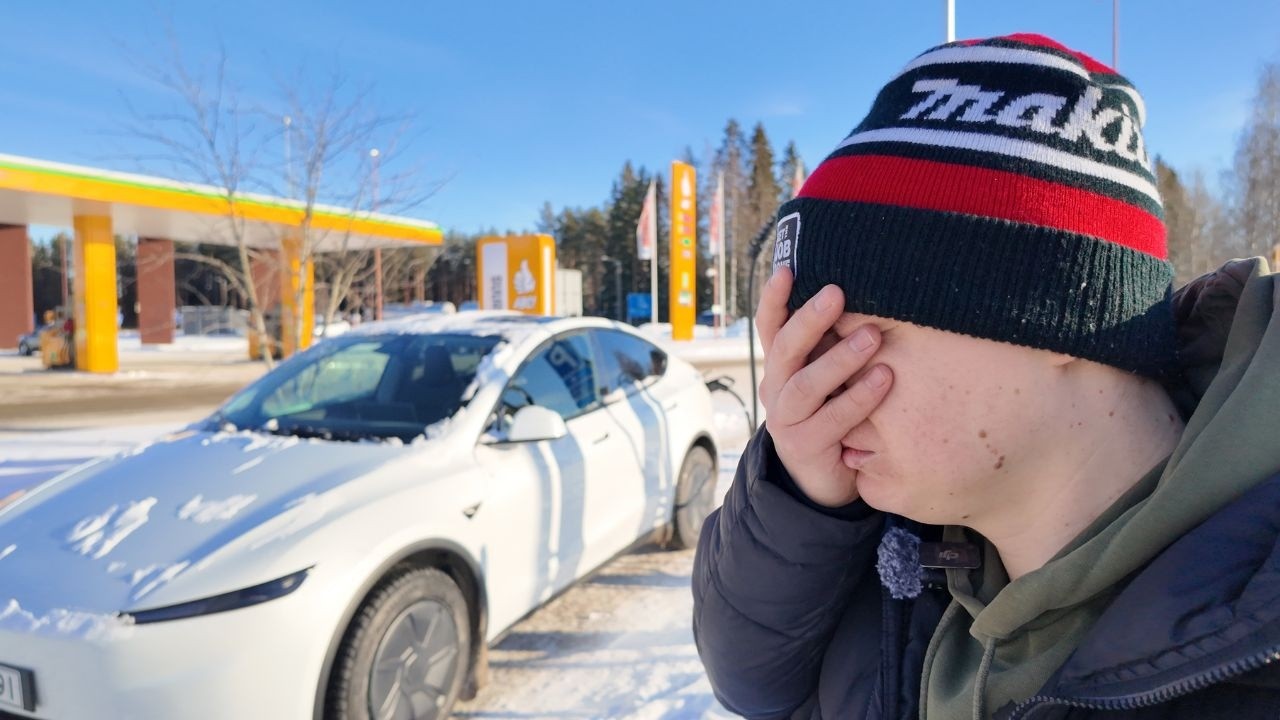 TESLA LATAA SURKEASTI KYLMÄSSÄ! - VOLKKARI OLI PAREMPI!