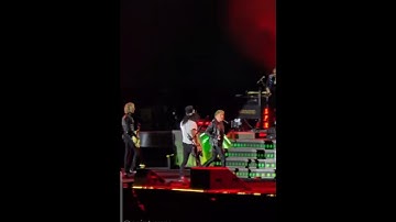 Axl Rose Throws Mic at Drum Kit & Storms Off Stage in Argentina #axelrose #Argentina #gunsnroses
