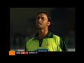 Shoaib akhtar stops bowling as kaif comes forward