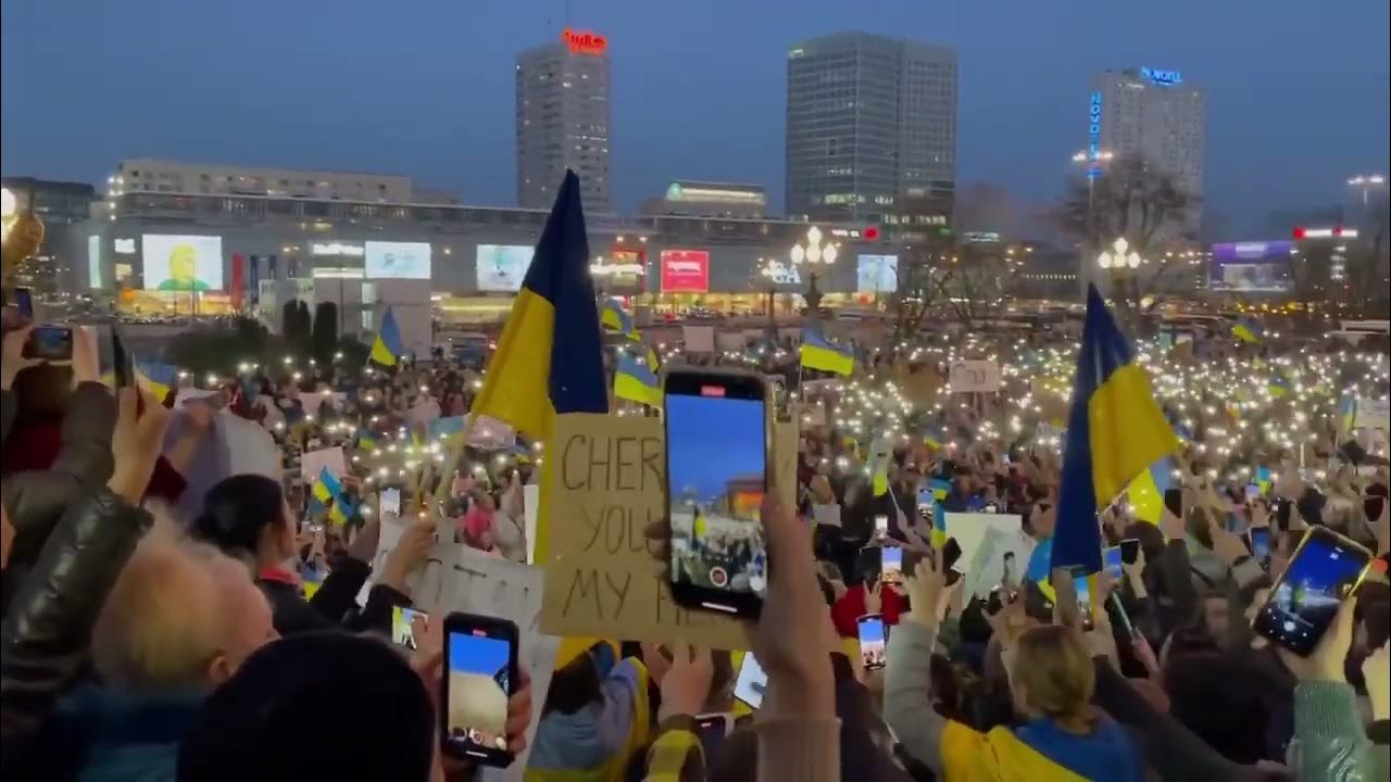 Митинги в поддержку украины. Митинг Украина. Украина люди. Митинг против войны.