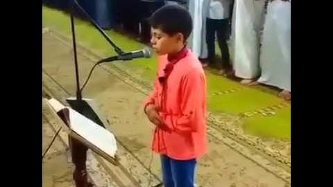 صوت طفل جميل بقراءة سورة الرحمن في غزة