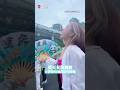 【啊~~】樂天女孩琳妲重慶拍輕軌穿樓　網見背後「神同步姿勢」全笑翻 #Shorts