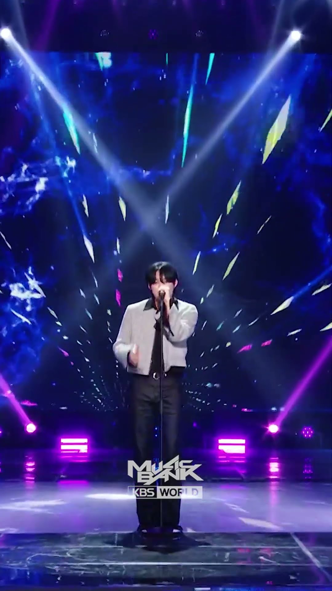 Small Talk - Woosoo #SmallTalk #Woosoo #우수 #Shorts #MusicBank | KBS WORLD TV