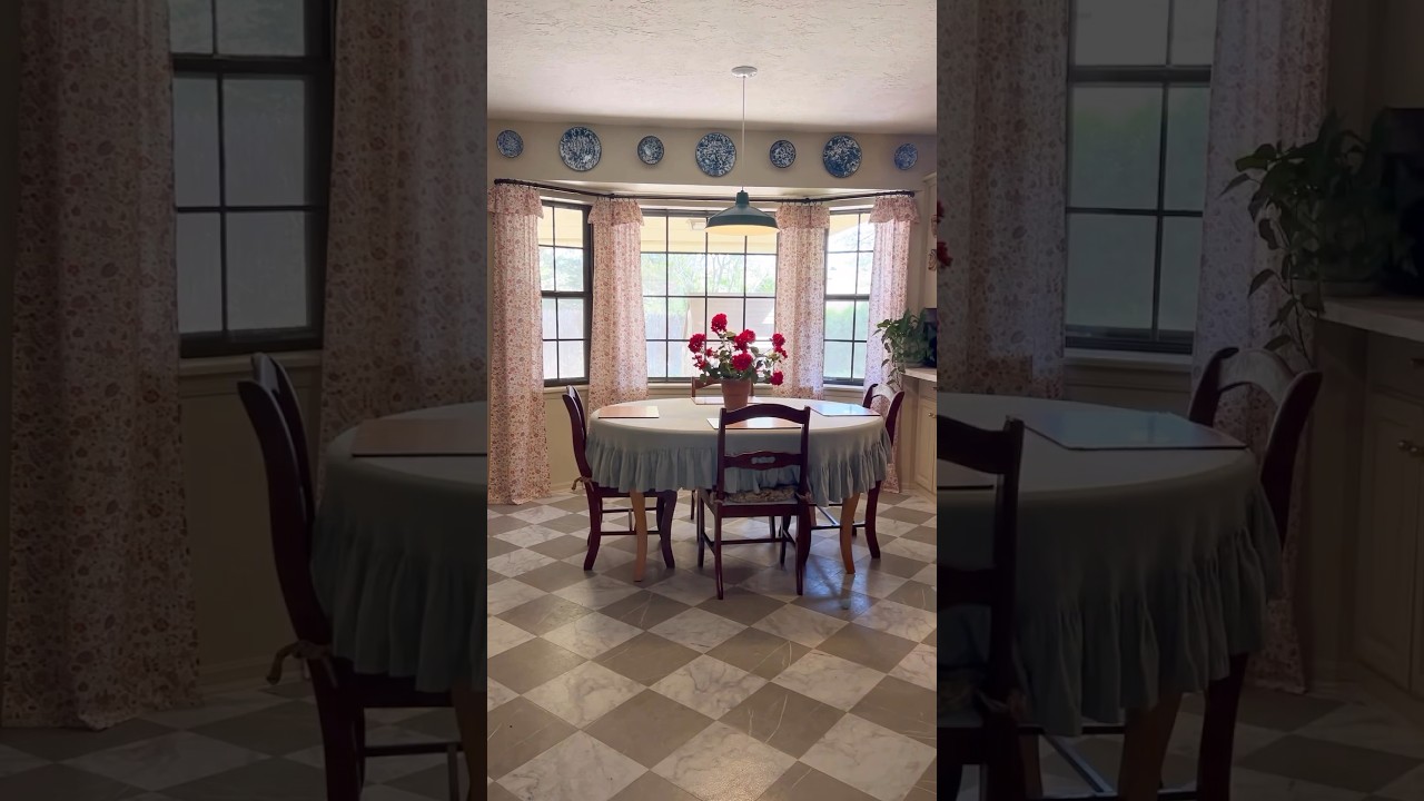 This vintage splatterware is such a fun & colorful addition to my breakfast nook!