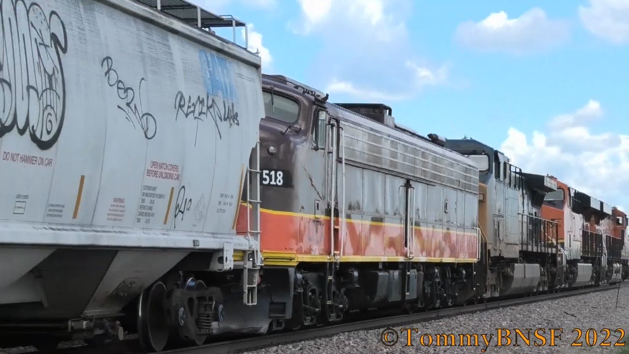 Iowa Pacific E Unit and Perfect Meet in Wyanet, IL 7/28/22