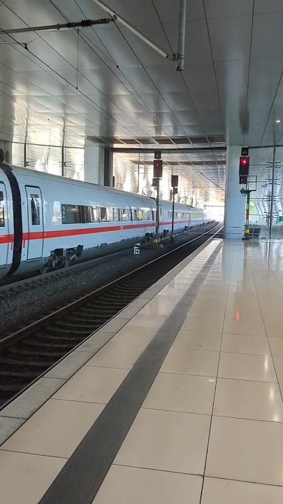 DB ICE 4 im Frankfurter Flughafen Fernbahnhof