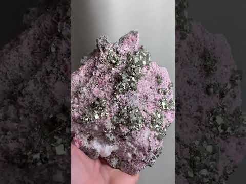 Vídeo: A violeta de cristal é tóxica?