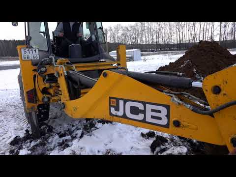 Копаю колодец под канализацию на JCB 3CX. Видео про трактор экскаватор погрузчик. Будни тракториста.