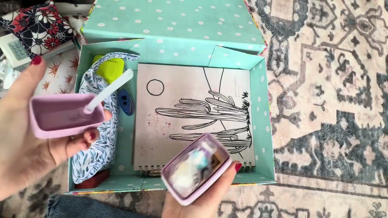 Operation Christmas ￼Child (Girl 10-14) Create￼ theme ￼