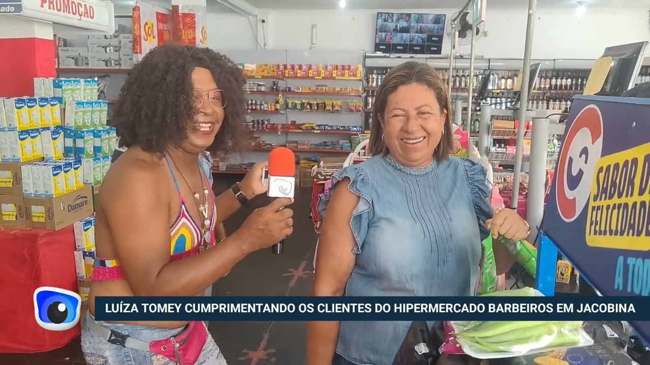 Luiza Tomey cumprimentando os clientes do Hipermercado Barberino's em Jacobina