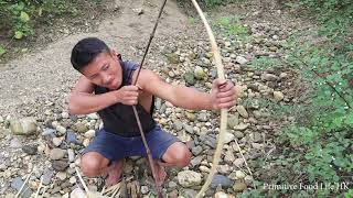 Survival skills: Use Bows And Arrow Catch Big Fish With Primitive Fish Girl