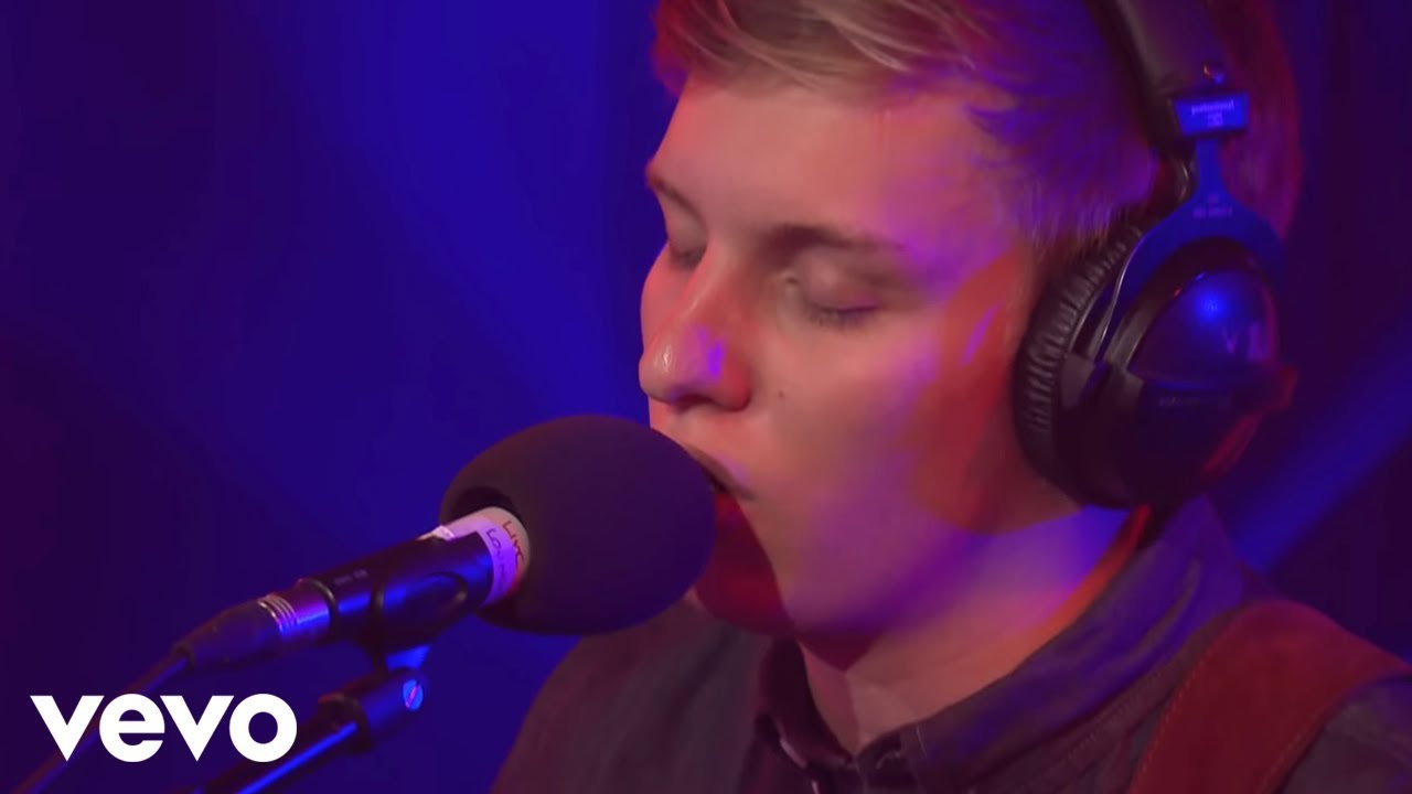 George Ezra – Girls Just Wanna Have Fun cover in the Live Lounge