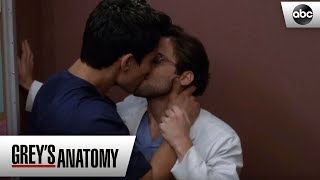 Glasses and Nico In Elevator - Greys Anatomy Season 15 Episode 6 - YouTube
