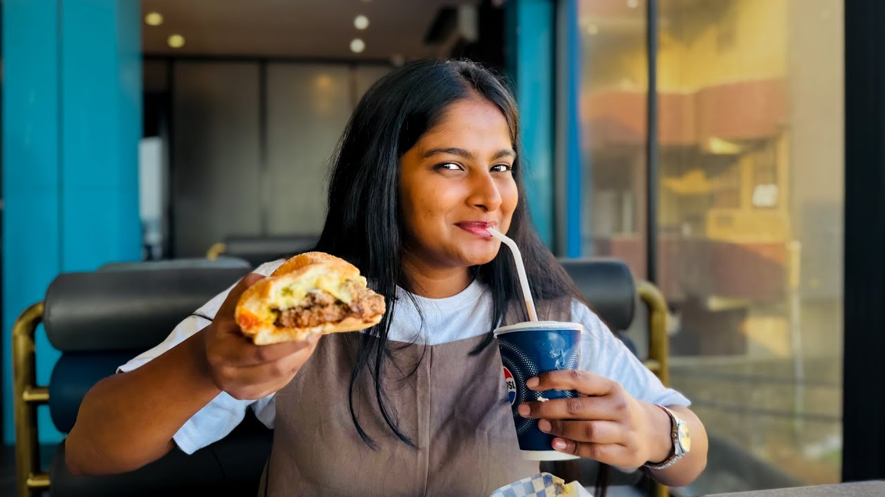 කඩචෝරුත් එක්ක පැය 24ක් 🍔🧋 - Eating Junk Food For 24 Hours 🍕