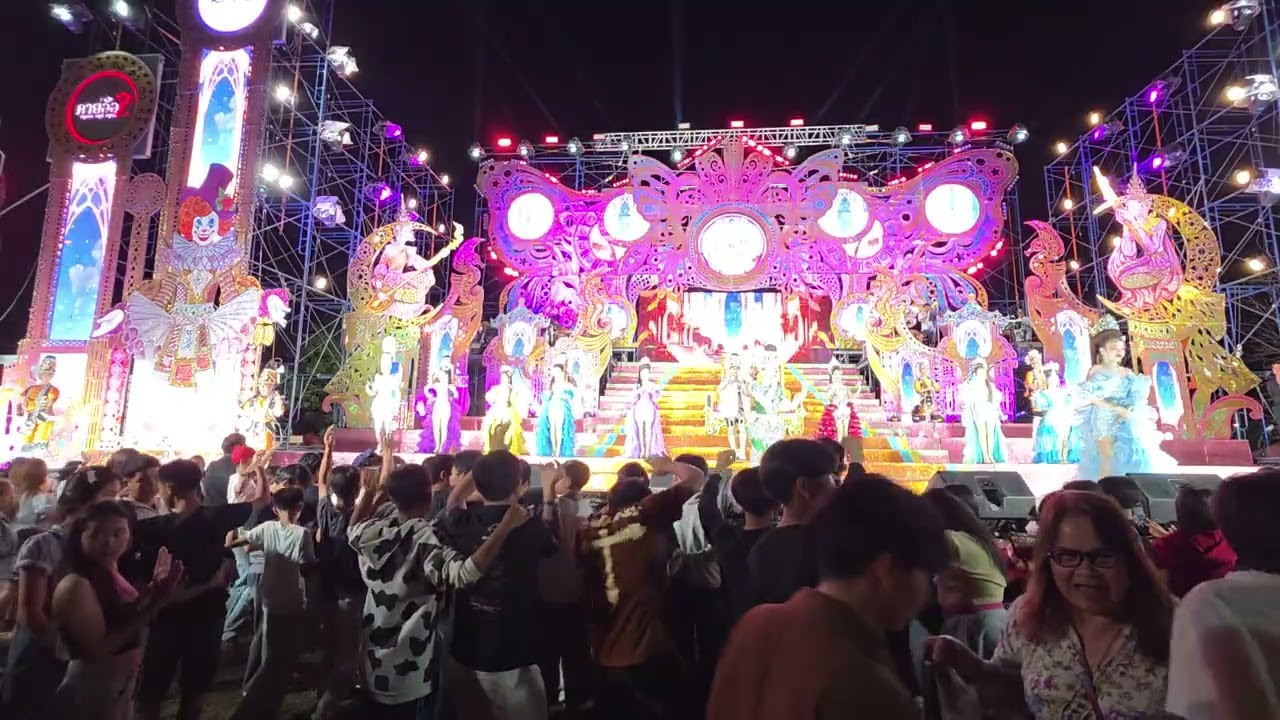 ไม่น่าเชื่อ จะเห็นบรรยากาศหน้าเวทีเป็นแบบนี้‼️#สาวน้อยลำเพลินshow 