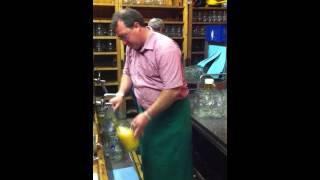 Oktoberfest - Schankkellner Siegi Im Hofbräufestzelt 2011