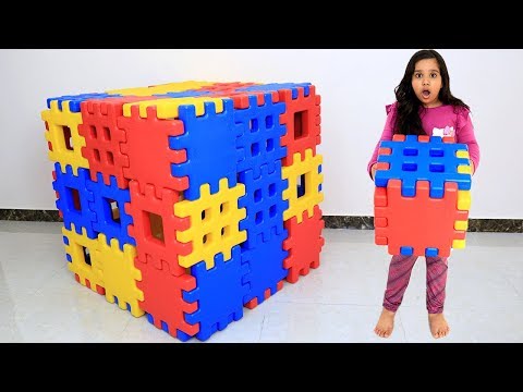 شفا تلعب بالمكعبات تلعب الغميضة مع ماما