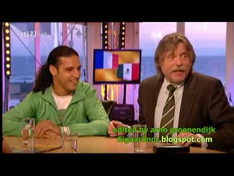 Ali B. kan niet van Johan Derksen afblijven