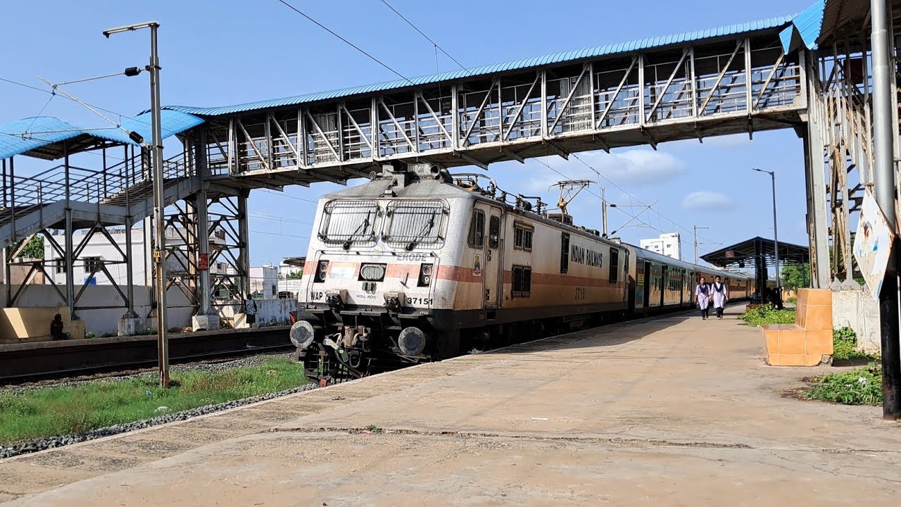 Shaheed Express Train Shaheed Express 14674 + Rajgriha Express 13234 | HIGH SPEED TRAIN ...