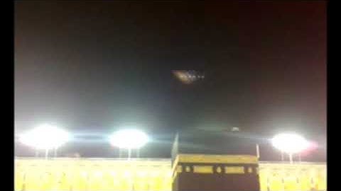 سورة السجدة كاملة من الحرم المكي للشح ماهر المعيقلي فجريات عام 1429 ه