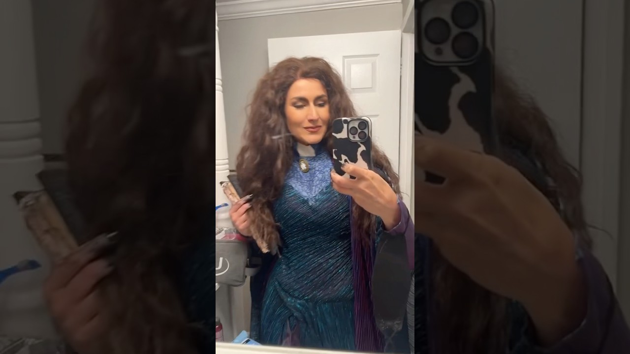 i know you’re obsessed with me 😈💜 #cosplay #agathaallalong #marvel #agathaharkness