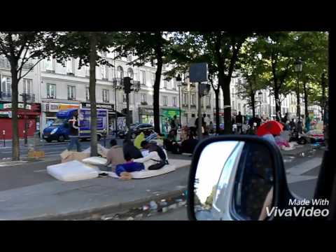 Migrants avenue de Flandre métro Stalingrad Paris 19